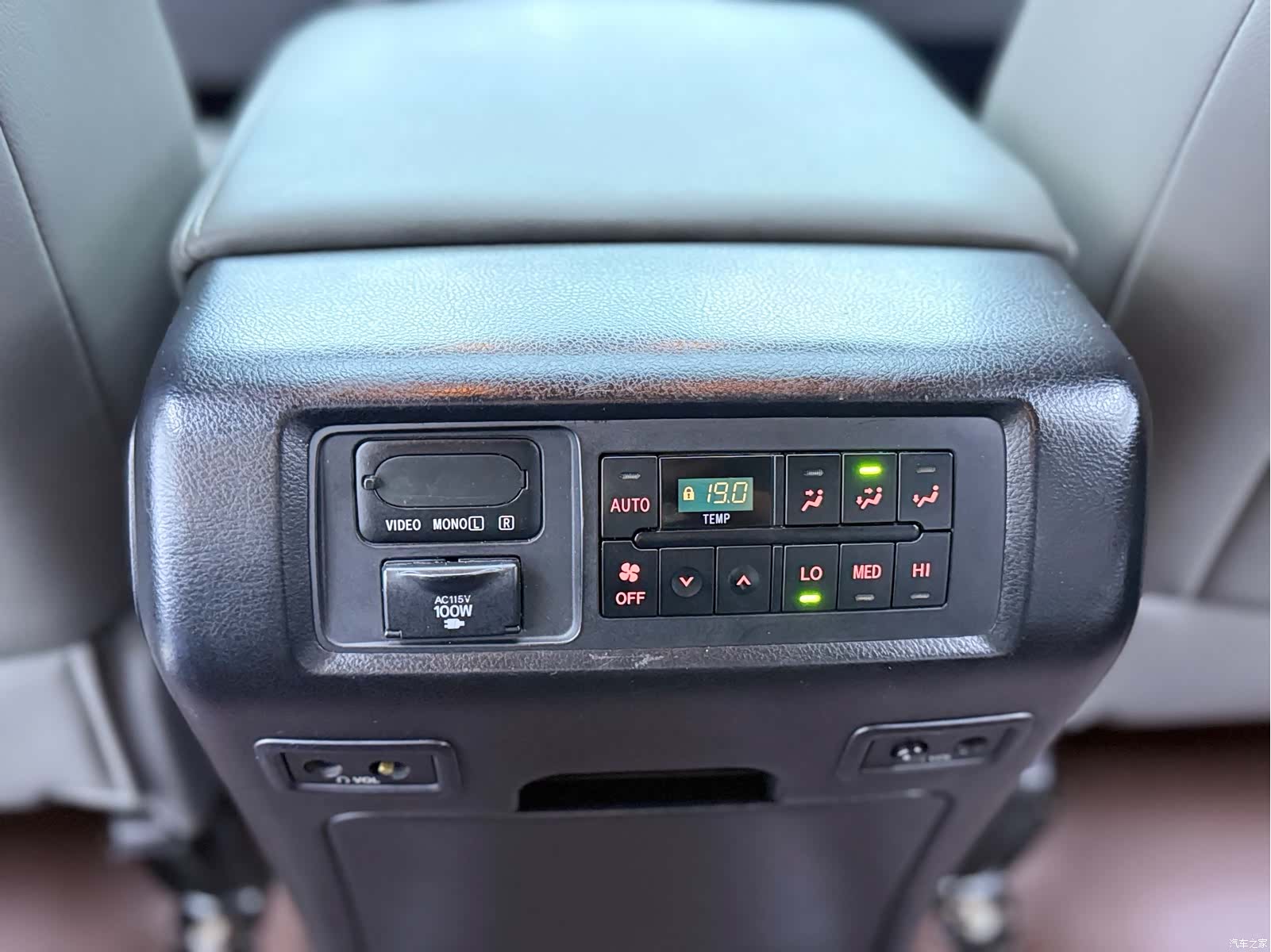 Toyota Sequoia, 2011 16