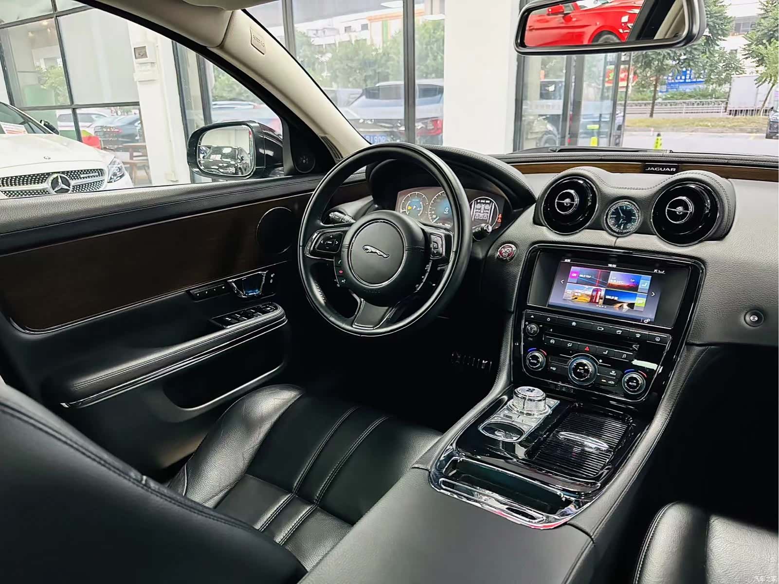 Jaguar XJ, 2017 10