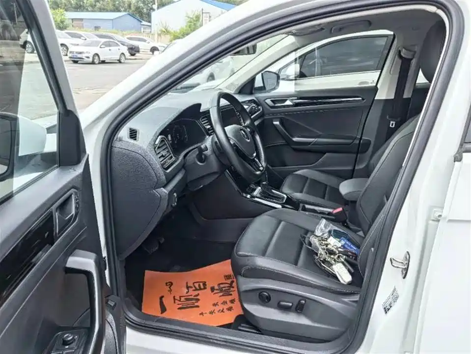 Volkswagen T-ROC exploring Songs