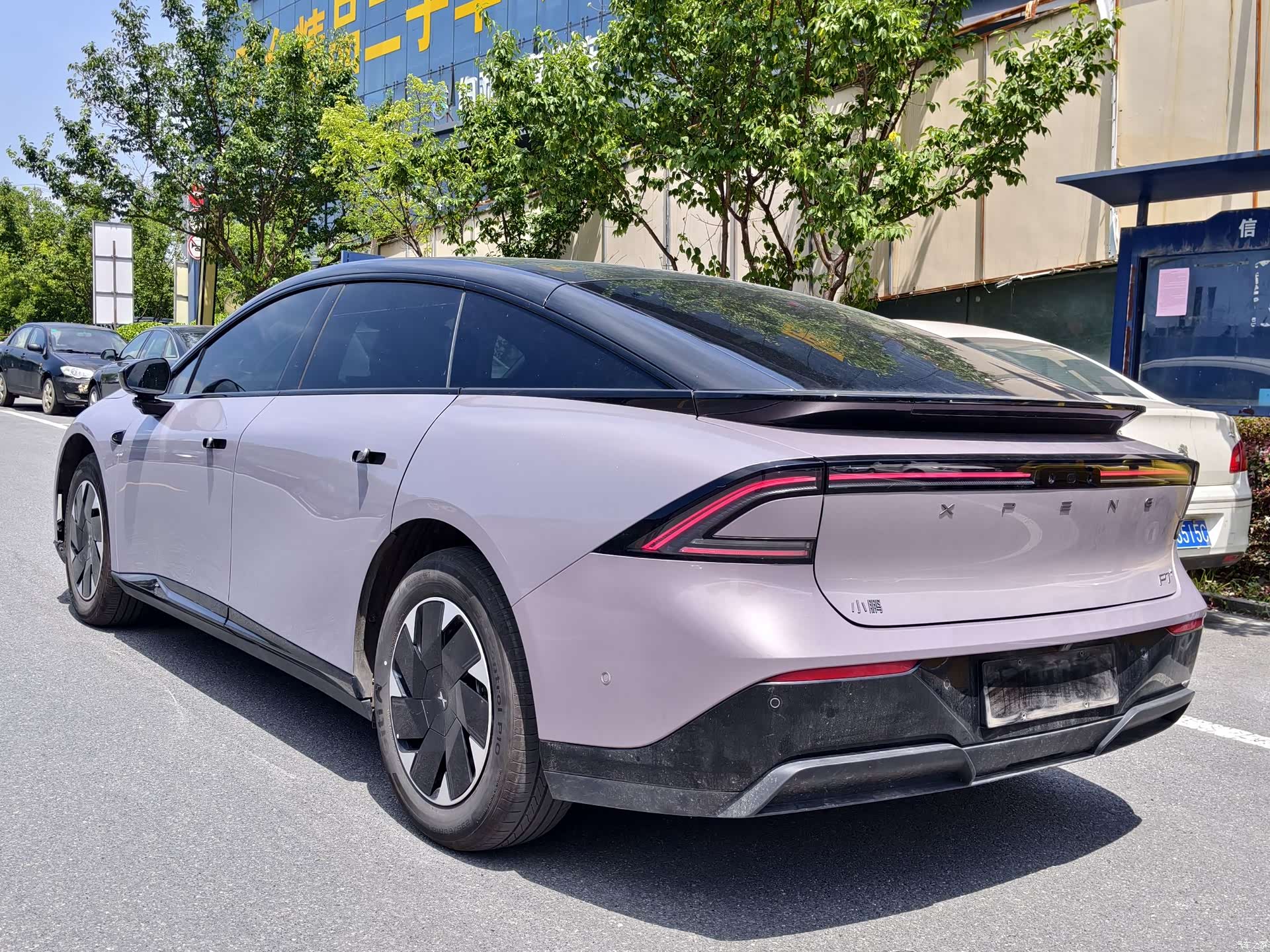 Xpeng P7, 2025 все фото