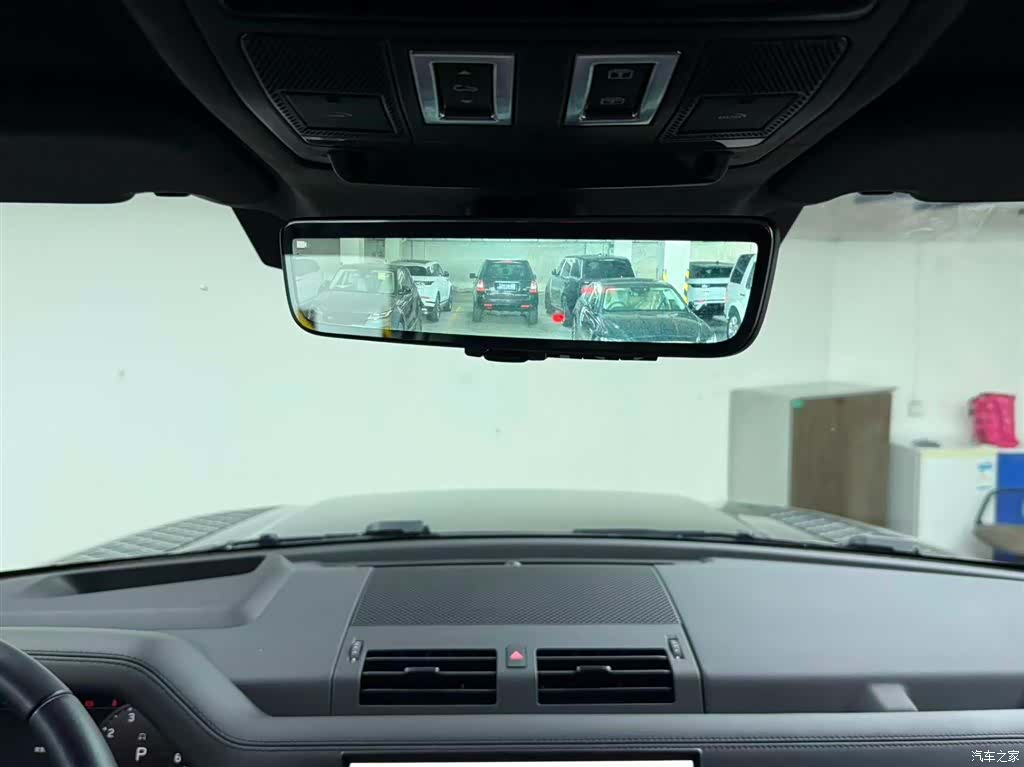 Land Rover Defender, 2024 15