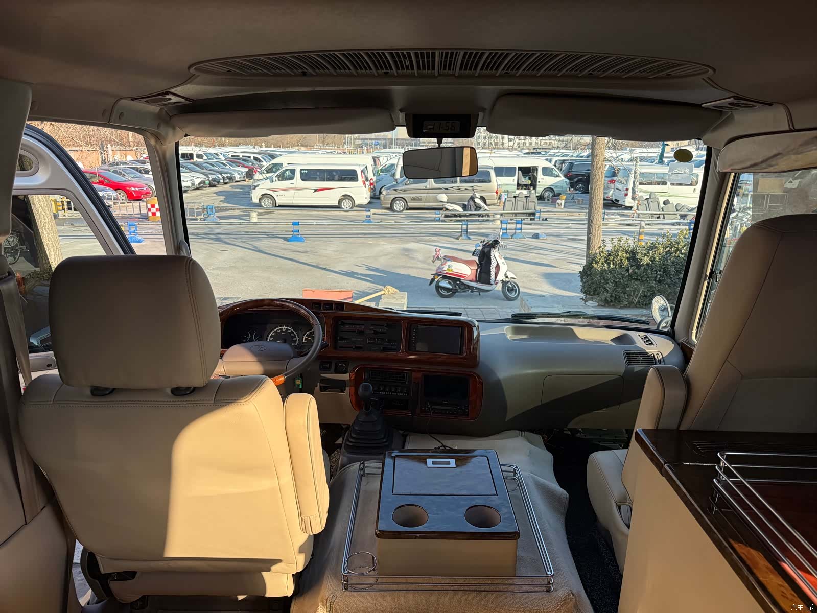Toyota Coaster, 2012 18
