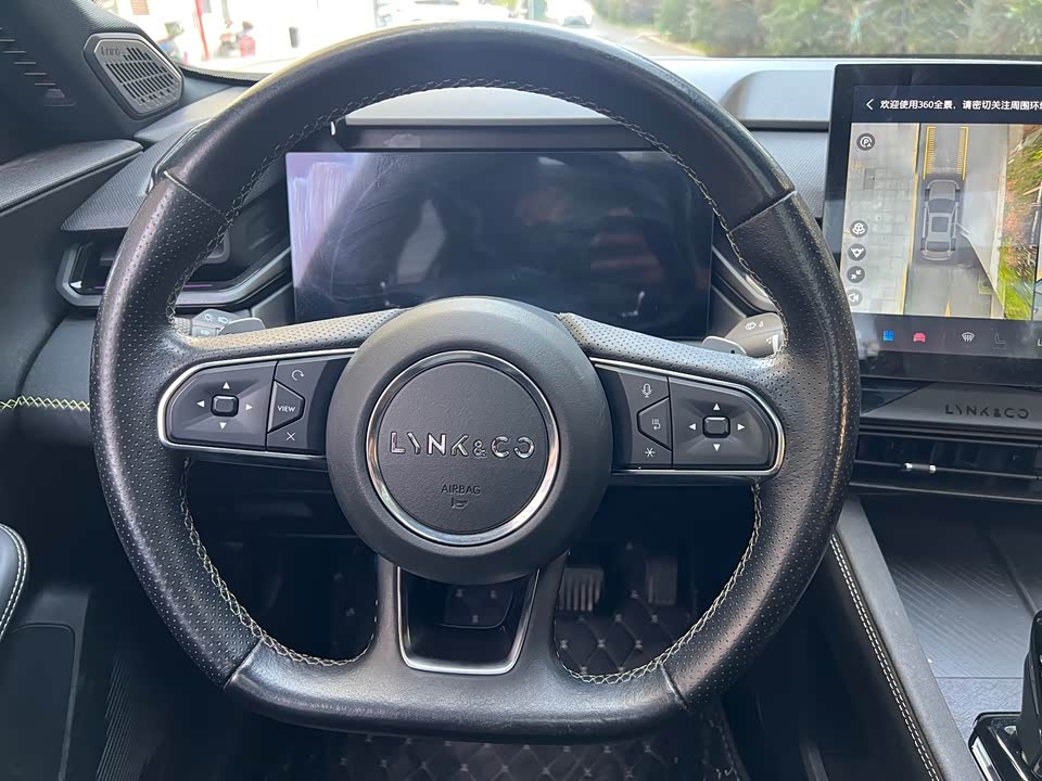 Lynk & Co 03
