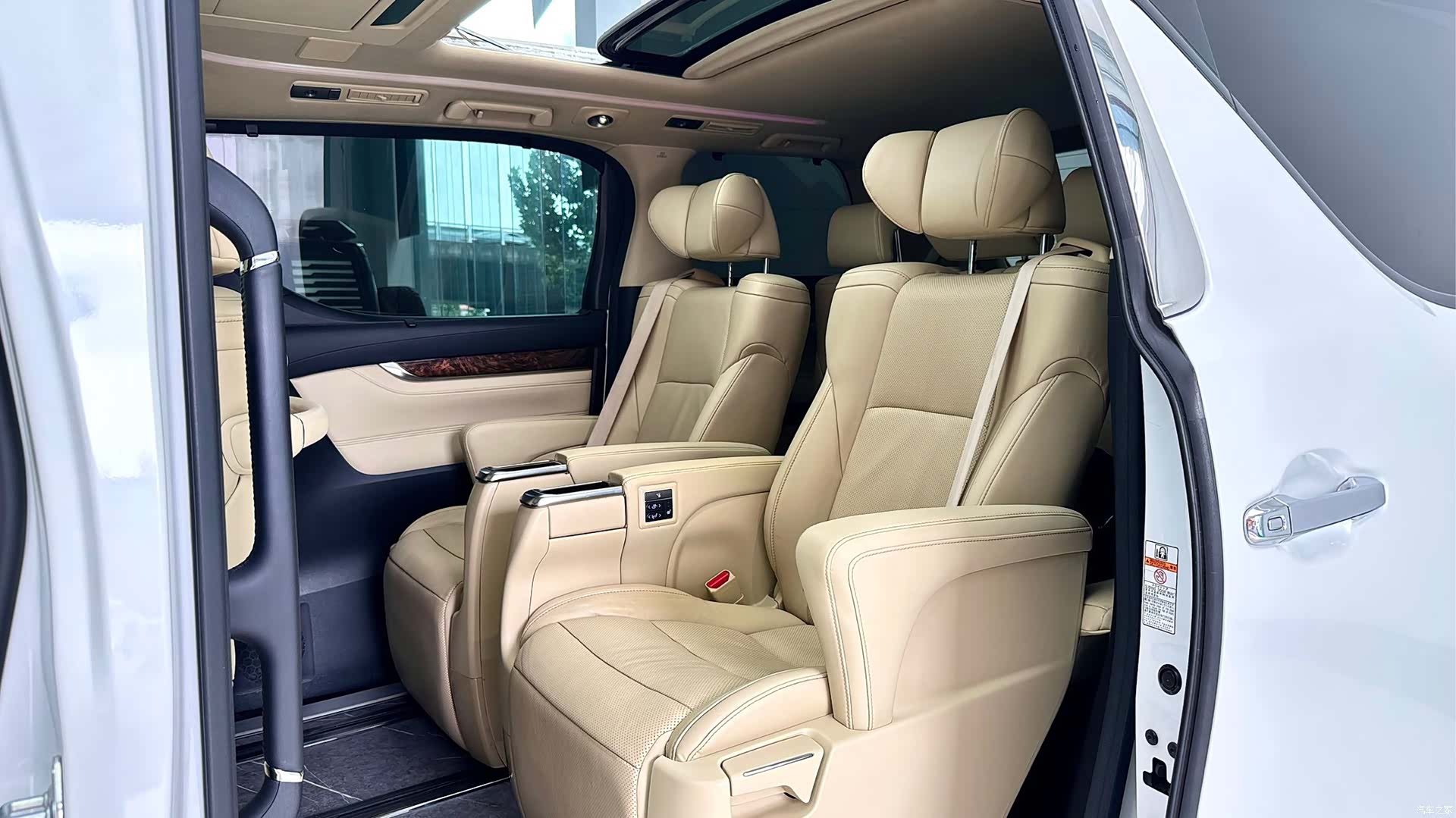 Toyota Alphard, 2020 7