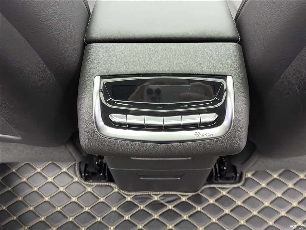 Cadillac XT6, 2022 11