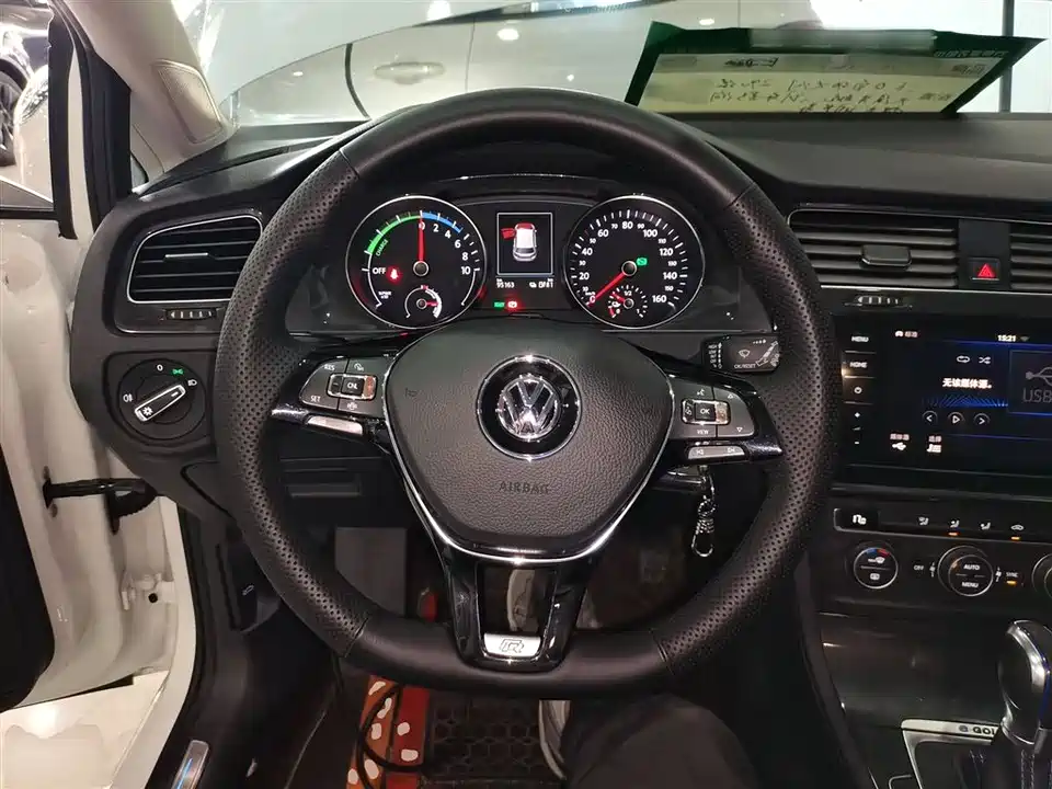 Volkswagen Golf*pure electricity