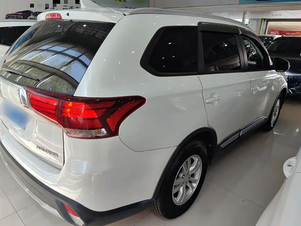 Mitsubishi Outlander Mitsubishi Outlander