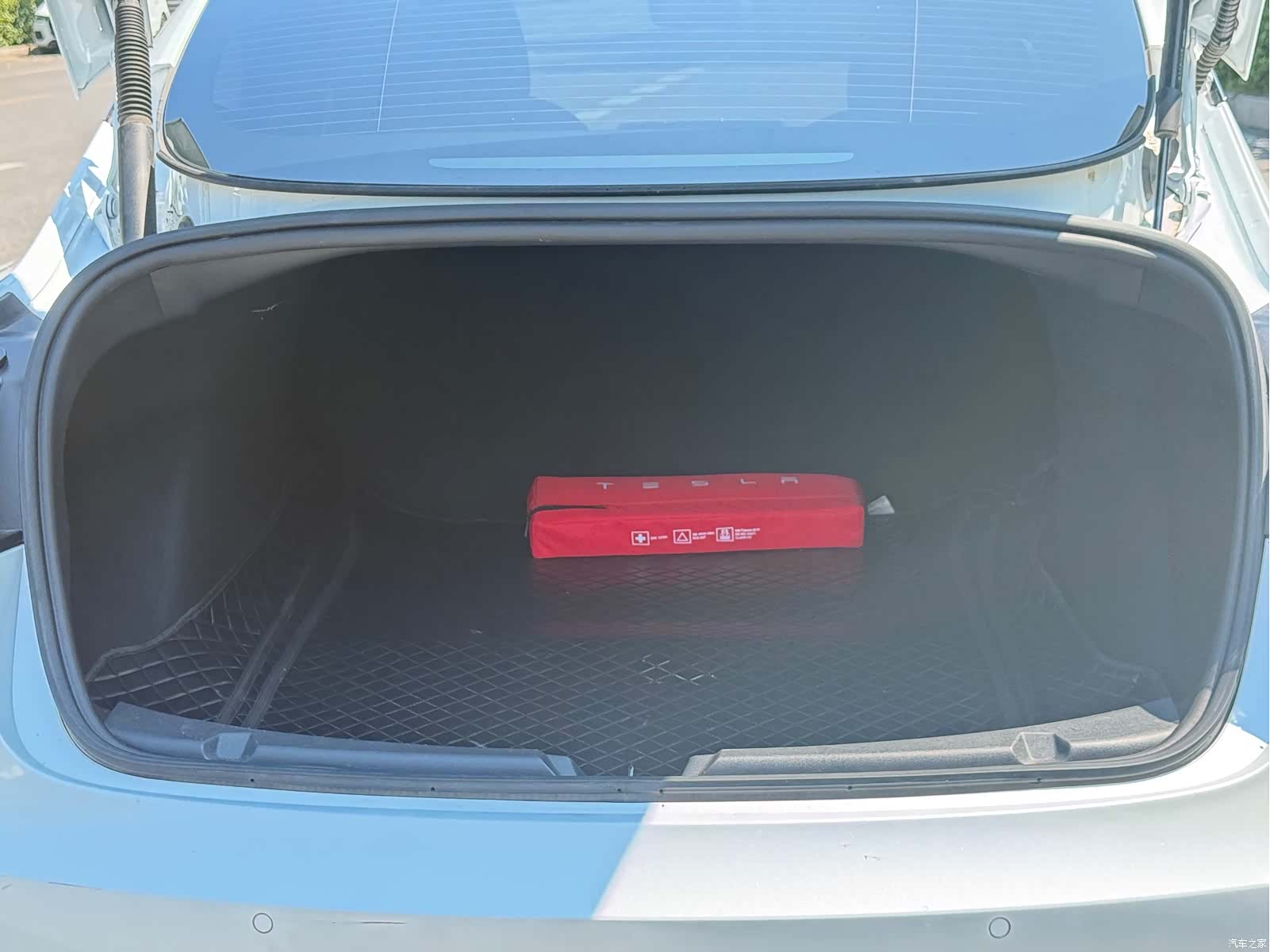 Tesla Model 3, 2023 13