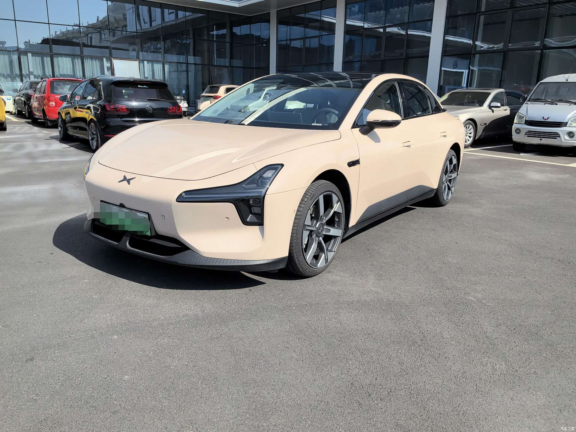 Xpeng Mona M03, 2025 1