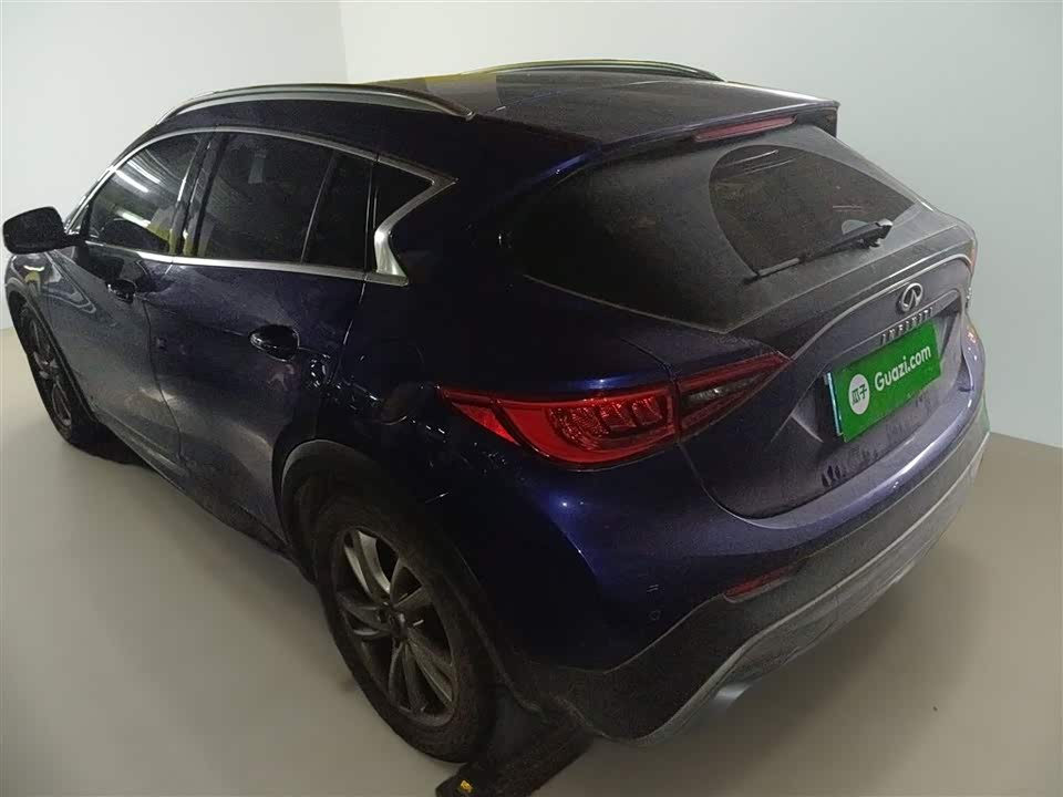 Infiniti QX30