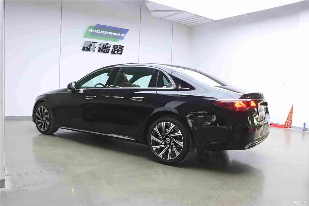 Mercedes-Benz E-Class, 2024 6
