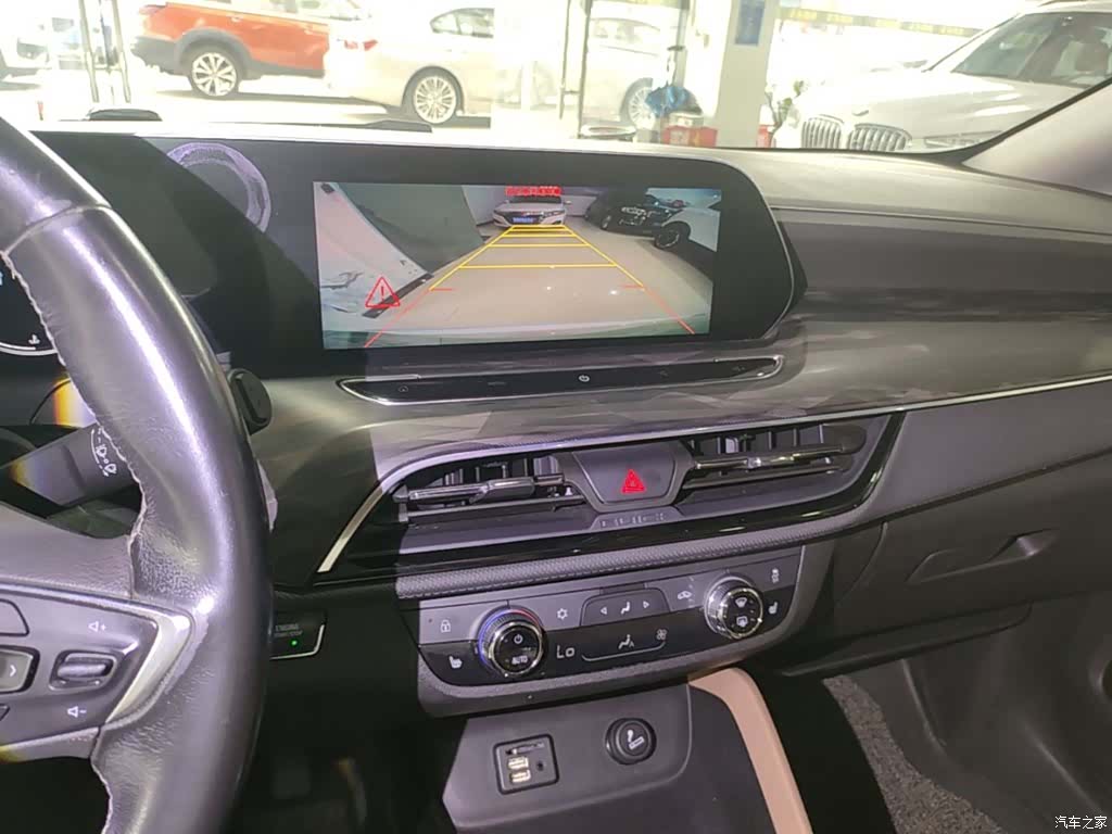 Buick GL6, 2021 13