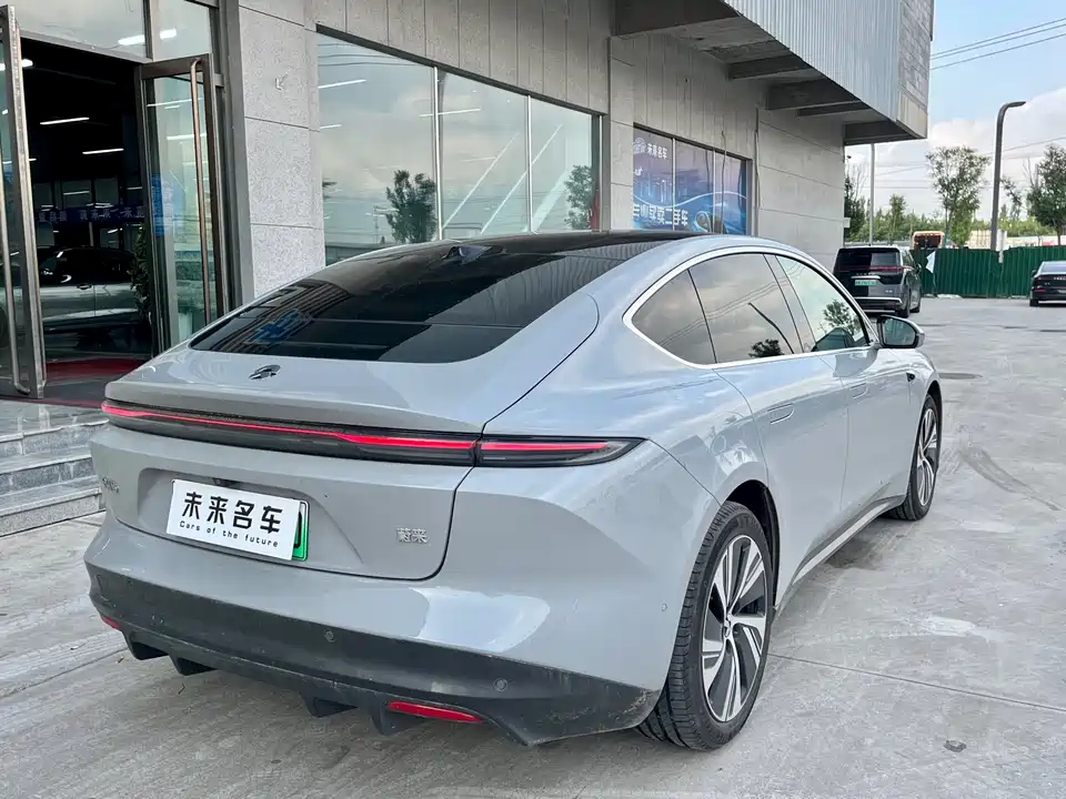 NIO ET5
