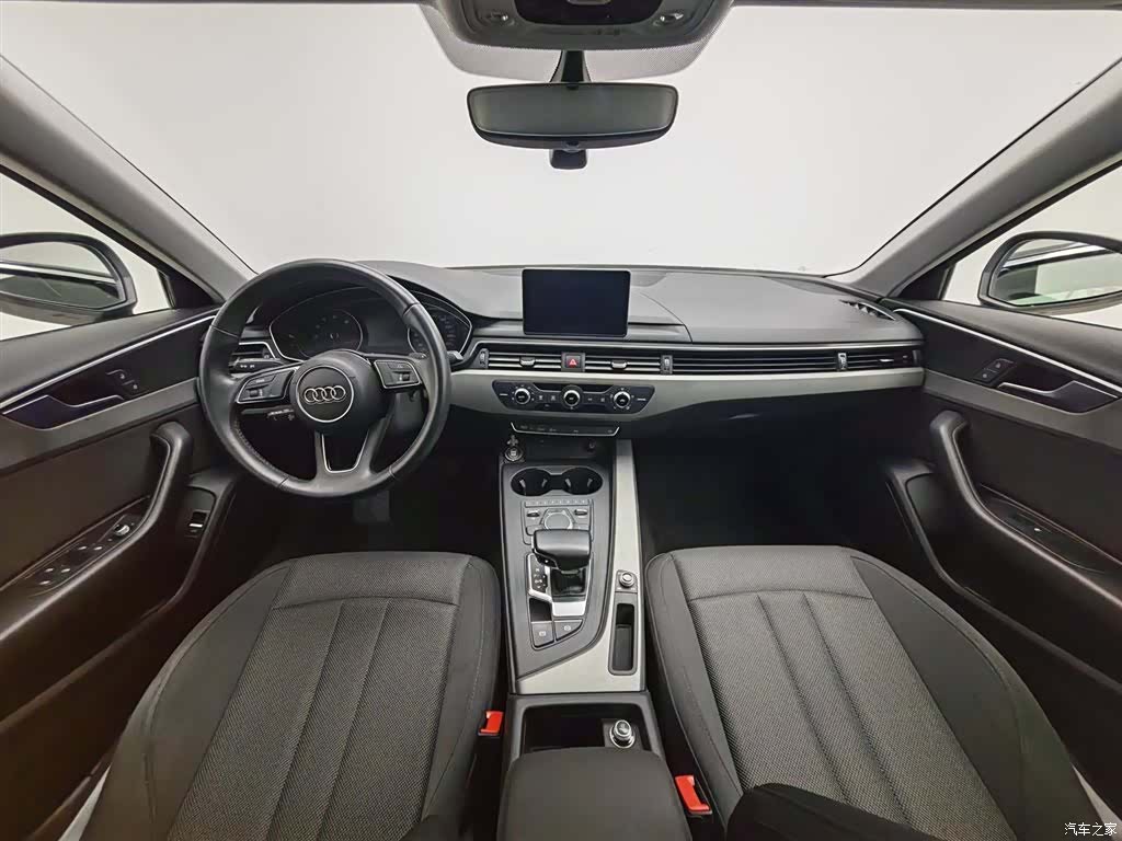 Audi A4L, 2020 все фото