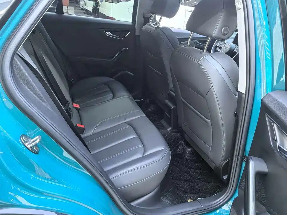Audi Q2L