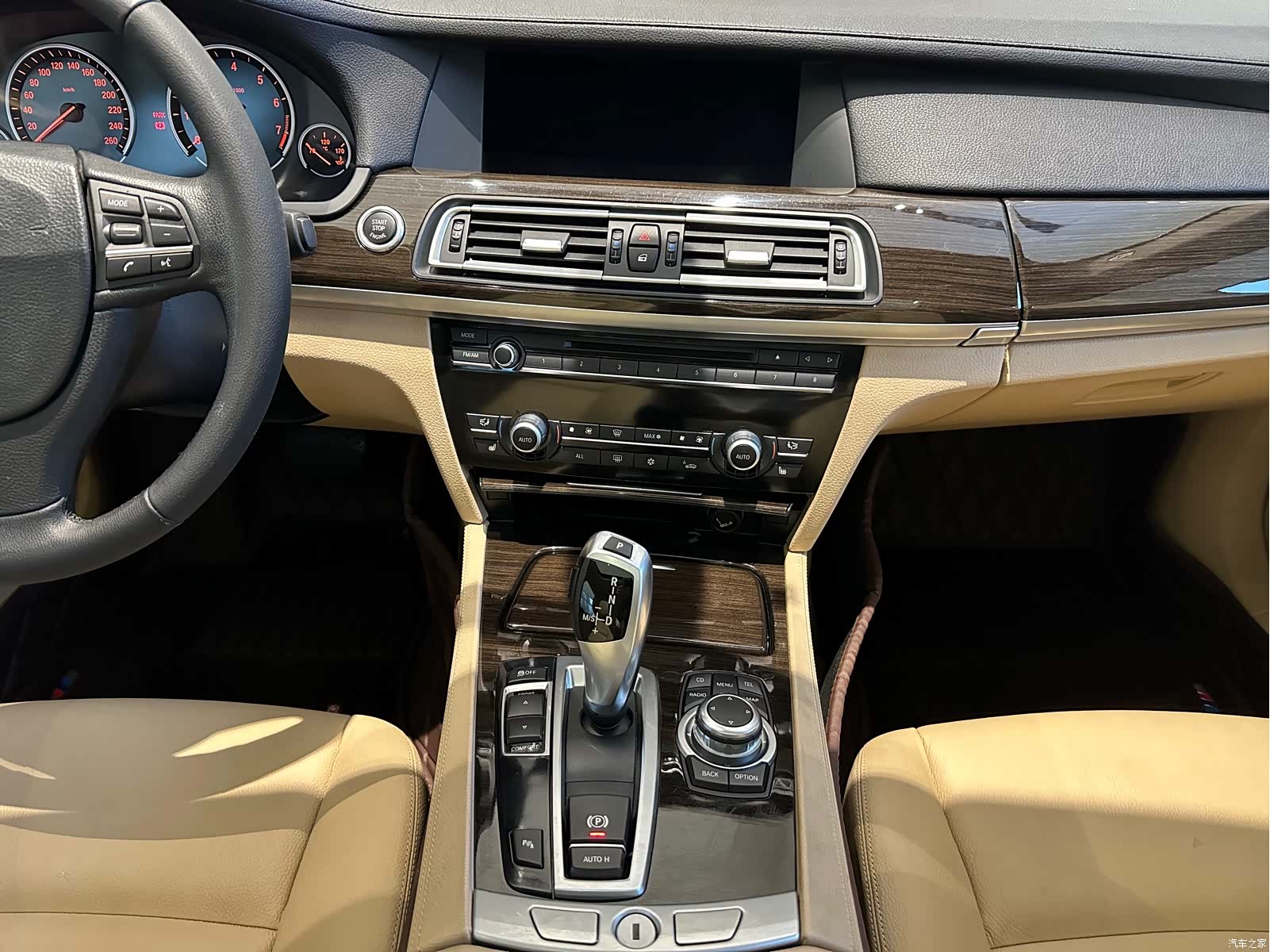 BMW 7 Series, 2011 8
