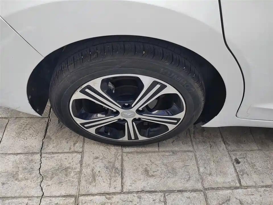 Hyundai Lead Hyundai Lead
