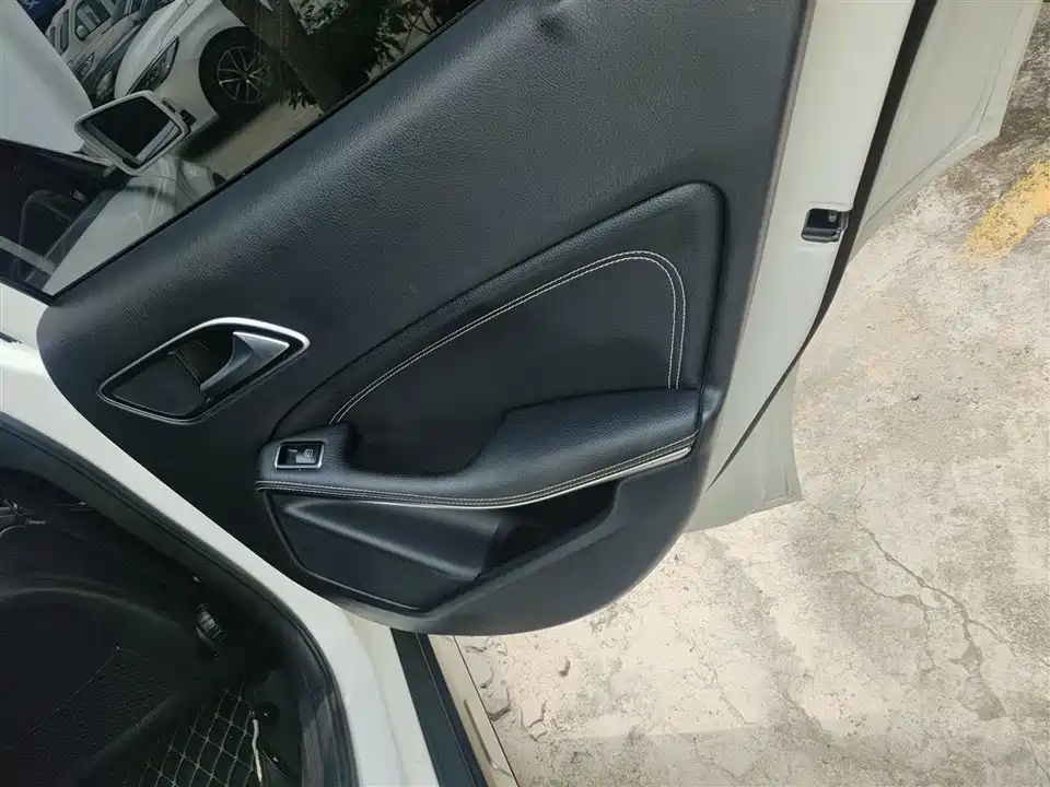 Mercedes-Benz GLA Mercedes-Benz GLA