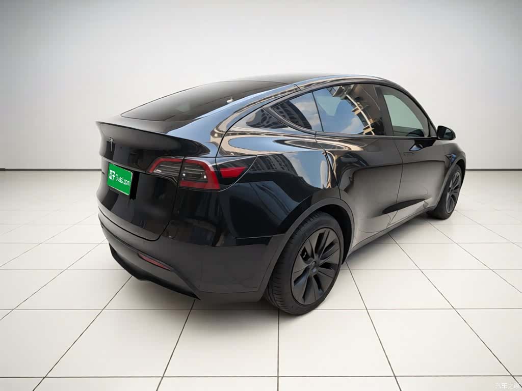 Tesla Model Y, 2023 4