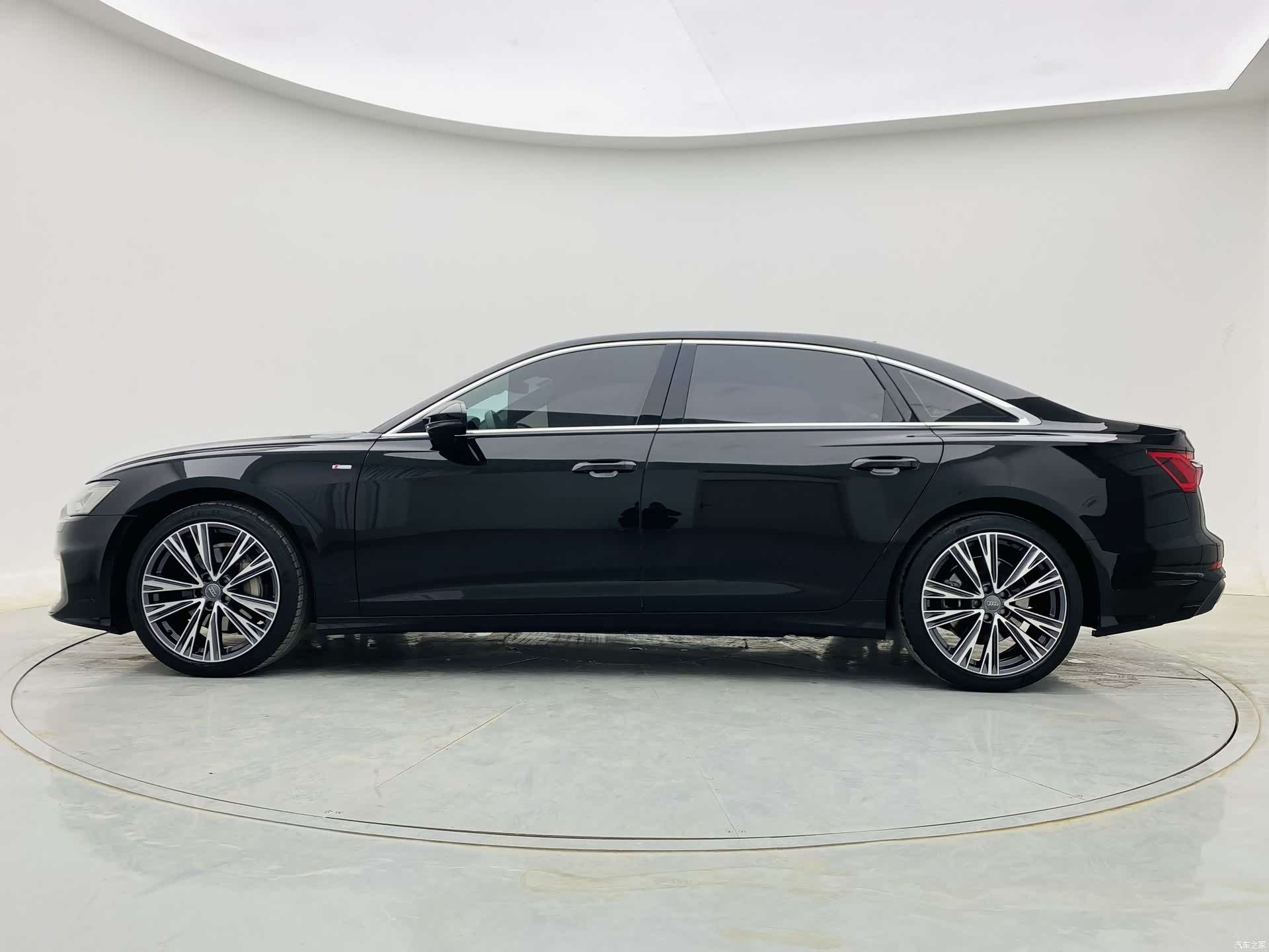 Audi A6L, 2020 все фото