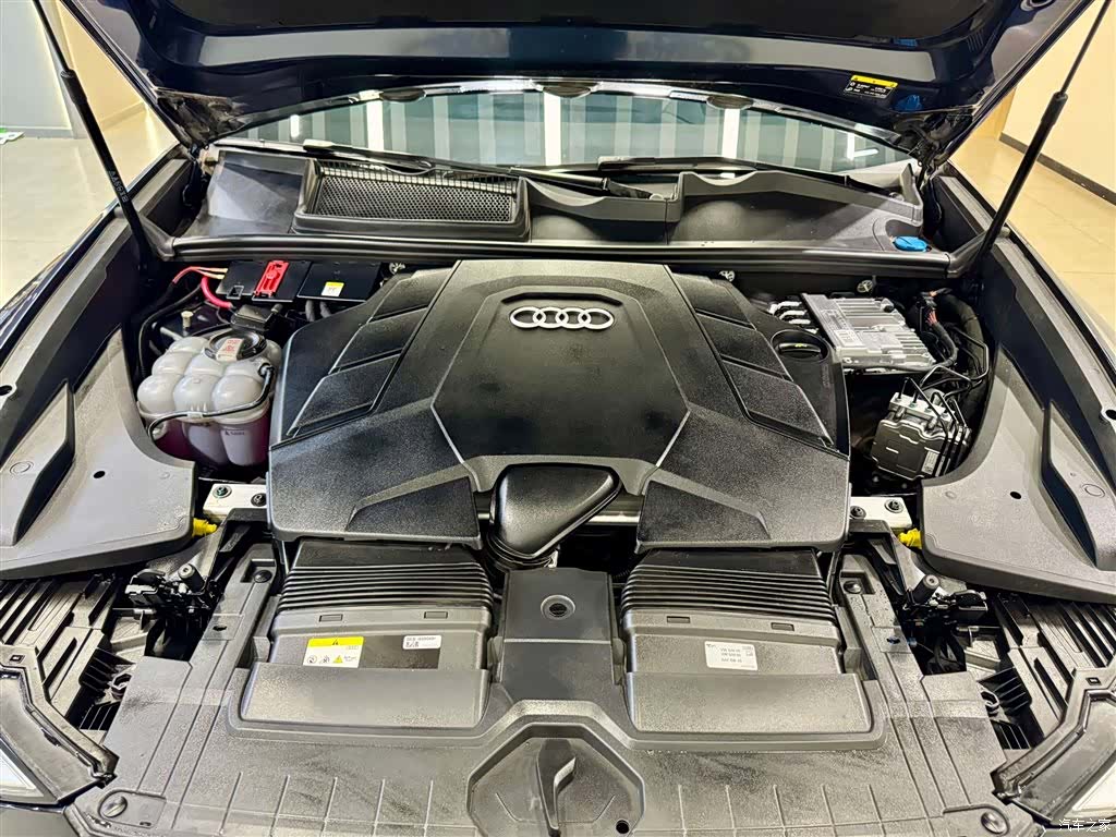 Audi Q8, 2024 11