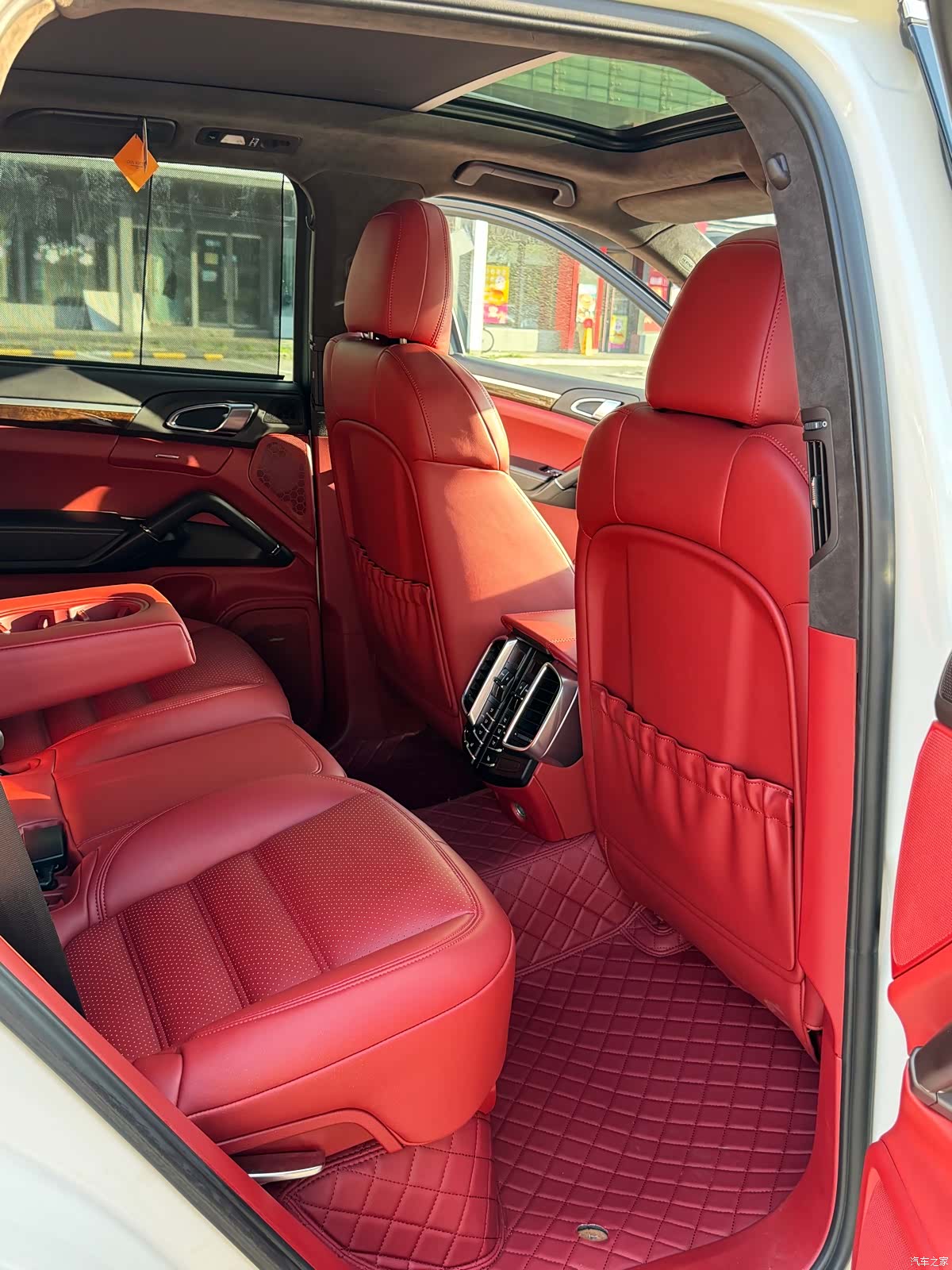 Porsche Cayenne, 2011 11
