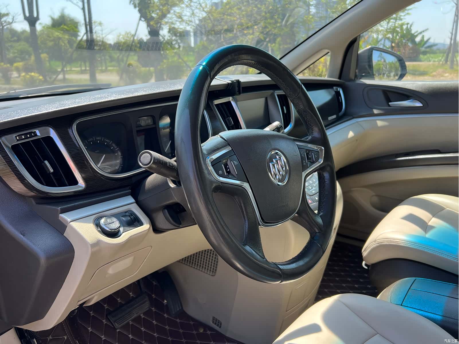 Buick GL8, 2013 17