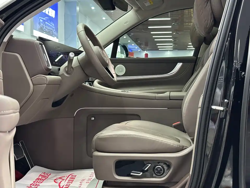 AITO Ask the world M9