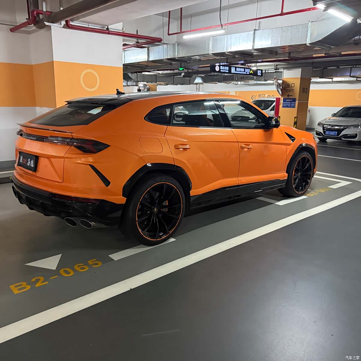 Lamborghini Urus, 2023 16