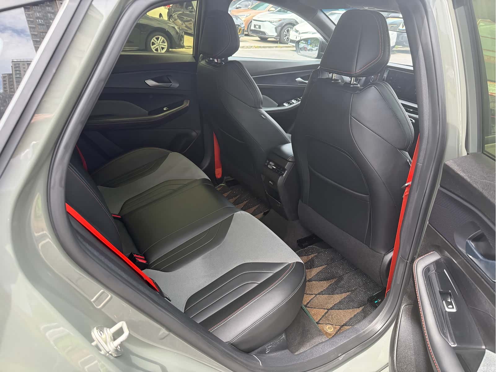 Geely Binray, 2022 10