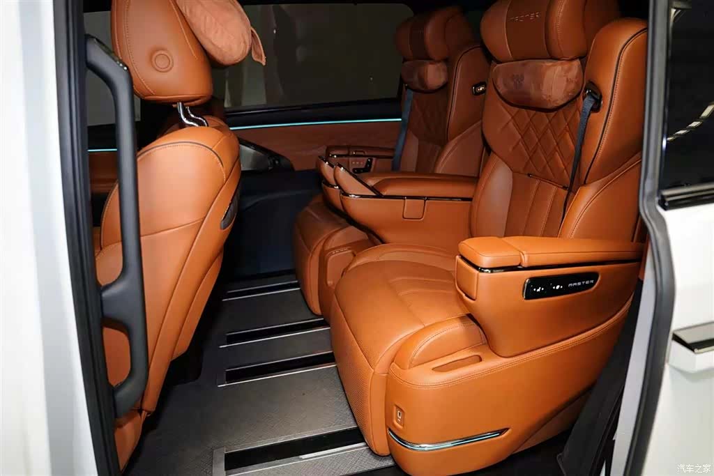 Trumpchi M8, 2025 15