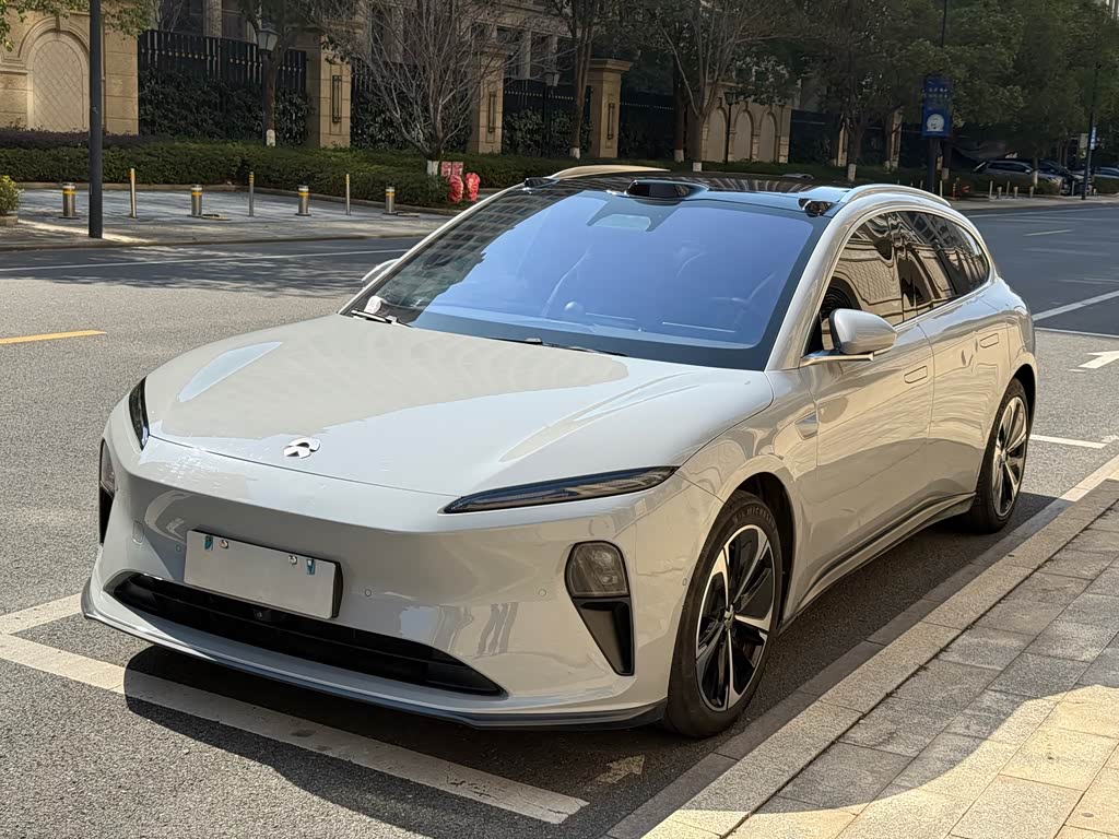 NIO ET5