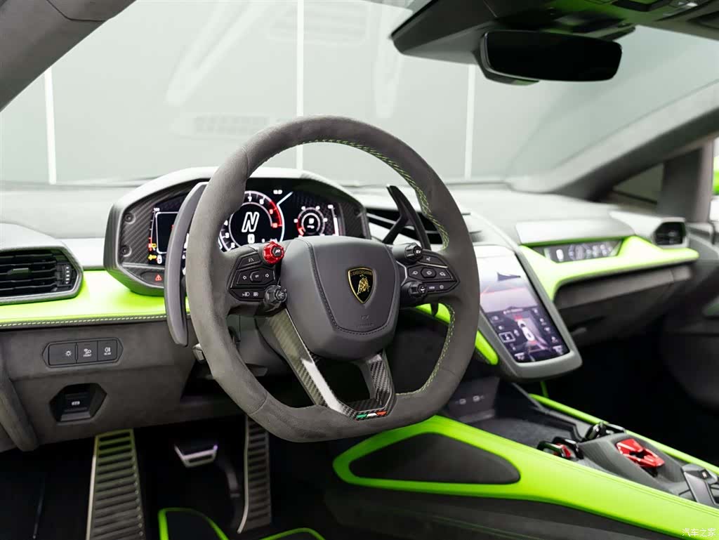 Lamborghini Revuelto, 2025 12