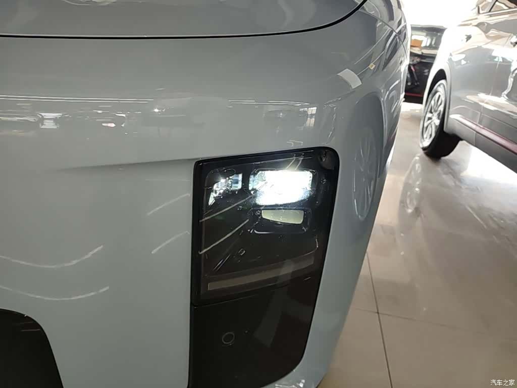 Li Auto i8, 2025 24