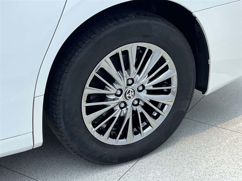 Toyota Alphard, 2022 9