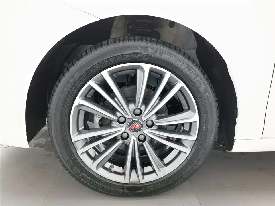 Roewe i6