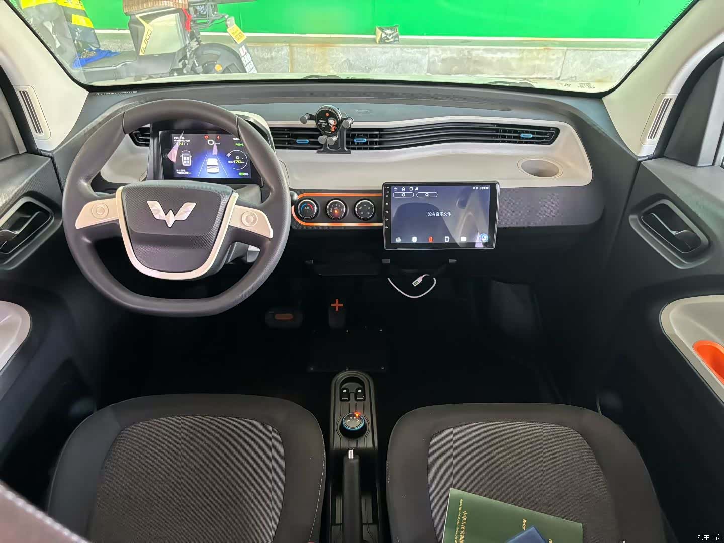 Wuling MINIEV, 2021 все фото