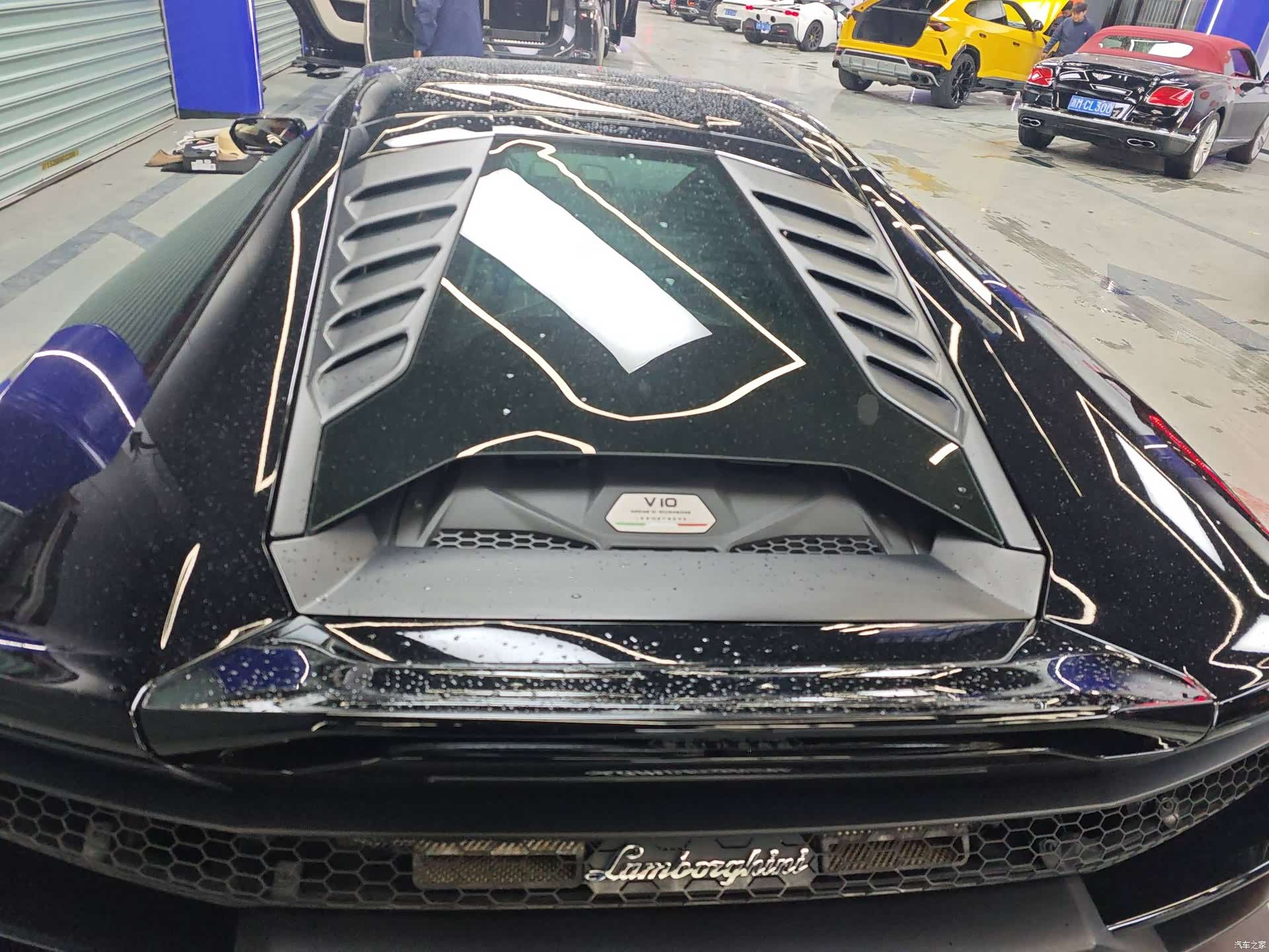 Lamborghini Huracán, 2023 все фото