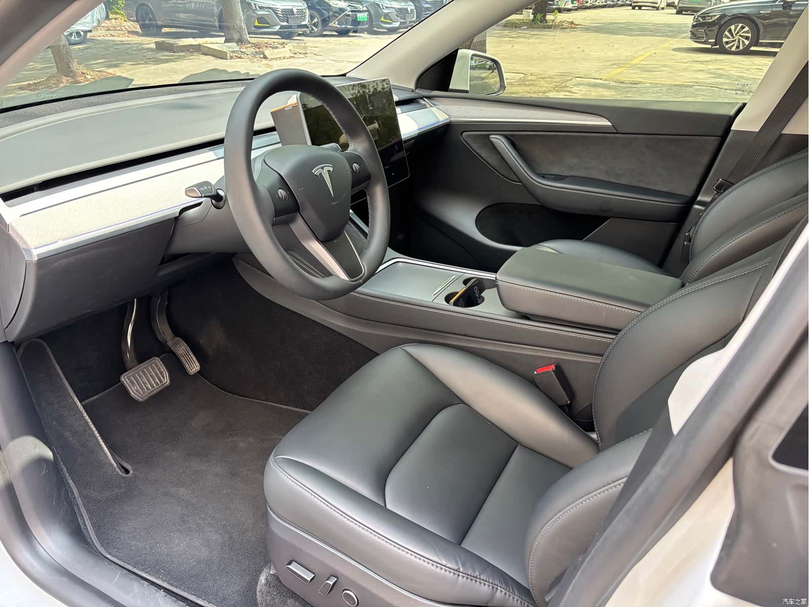 Tesla Model Y, 2024 6