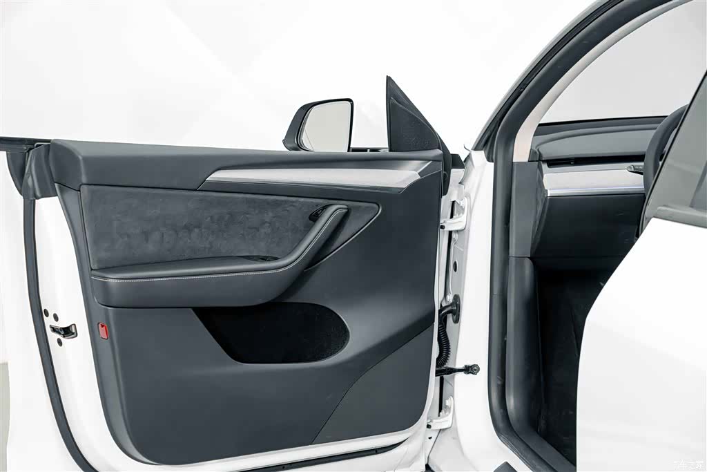 Tesla Model Y, 2024 15