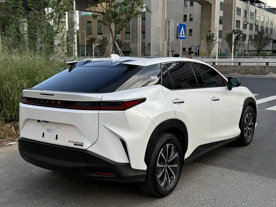 Lexus RZ