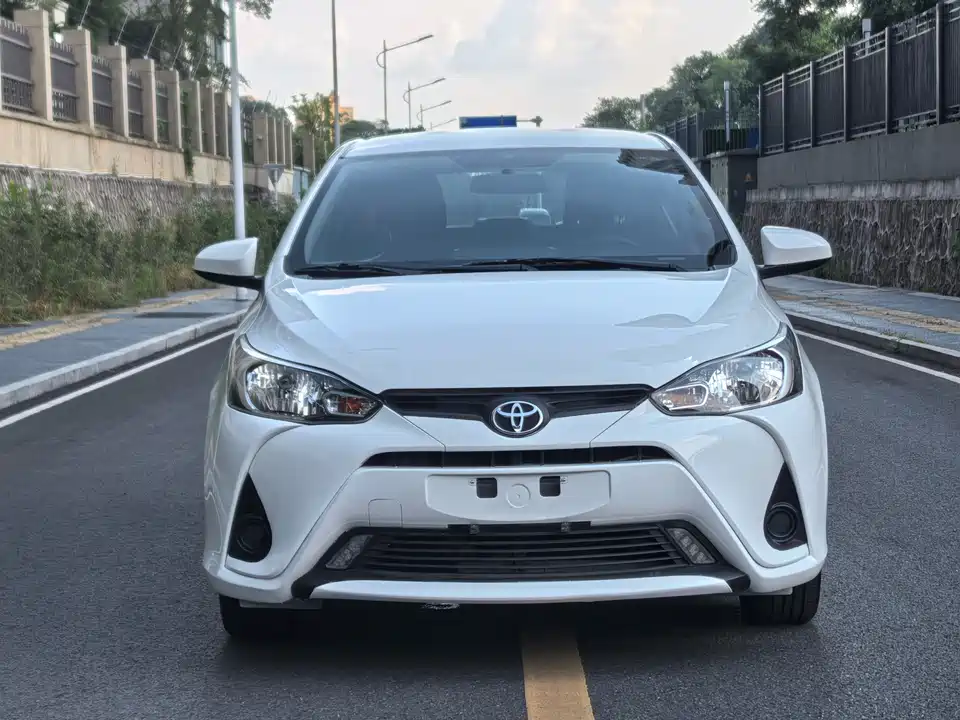 Toyota YARiS L to enjoy