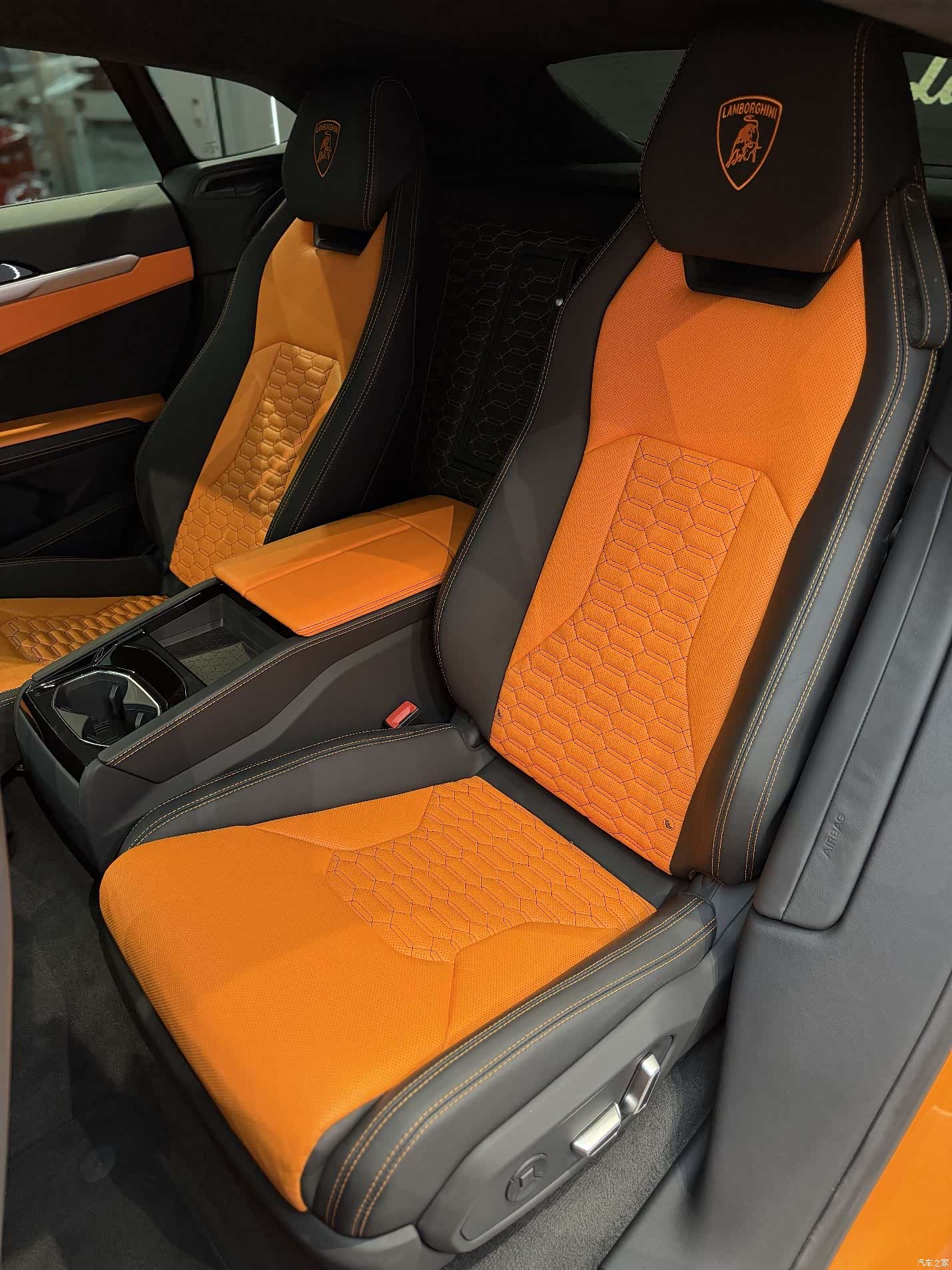 Lamborghini Urus, 2023 8