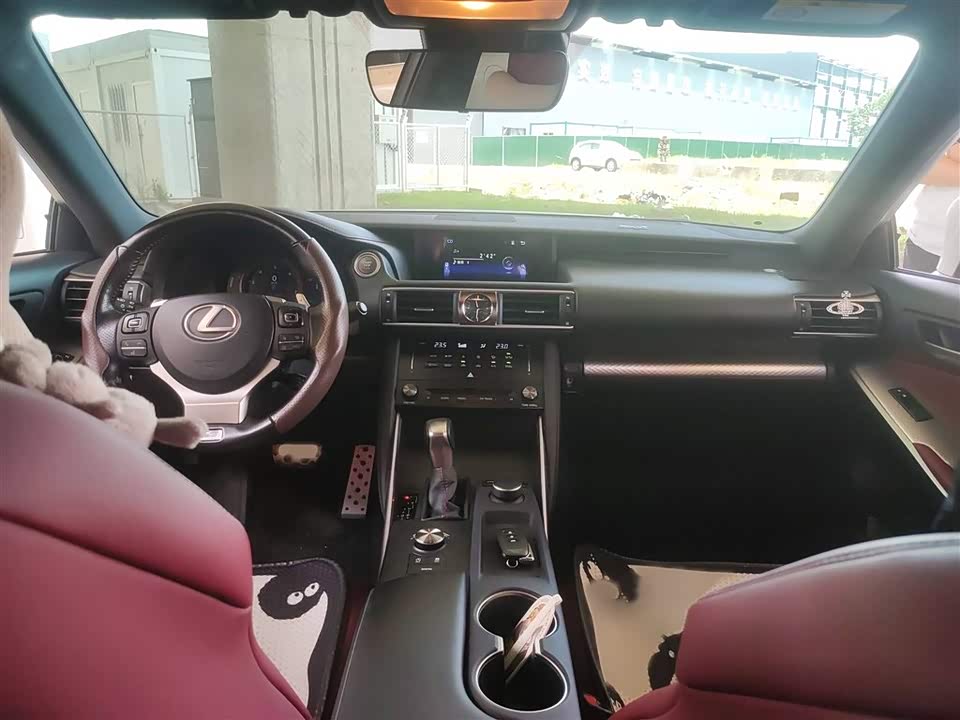 Lexus IS