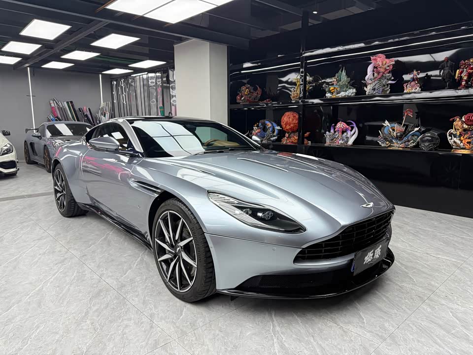 Aston Martin DB11