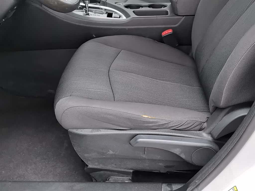 DongFeng AX7, 2015 20