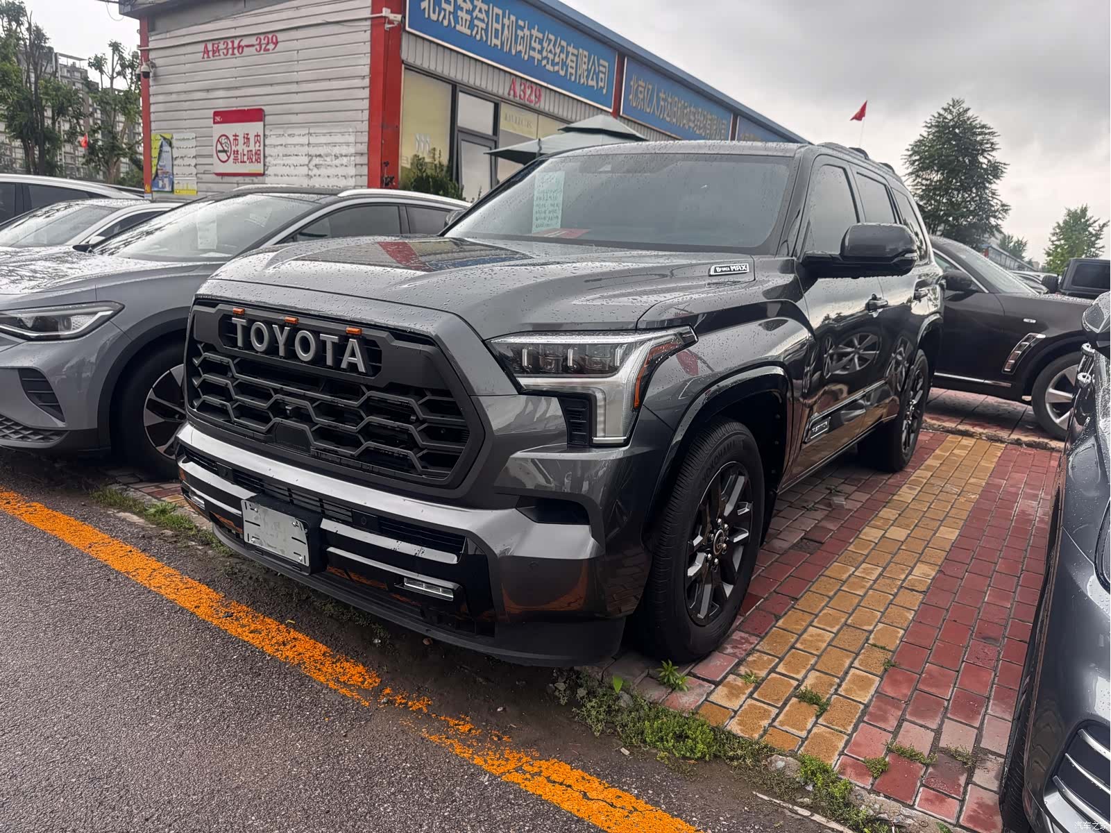 Toyota Sequoia, 2023 1