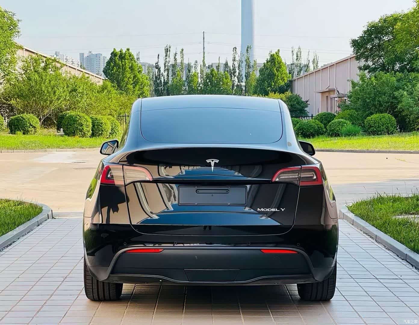 Tesla Model Y, 2023 4