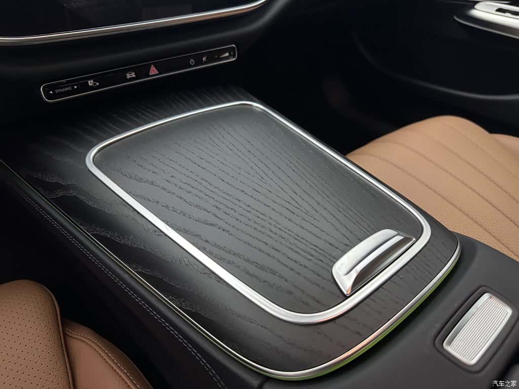 Mercedes-Benz E-Class, 2025 10