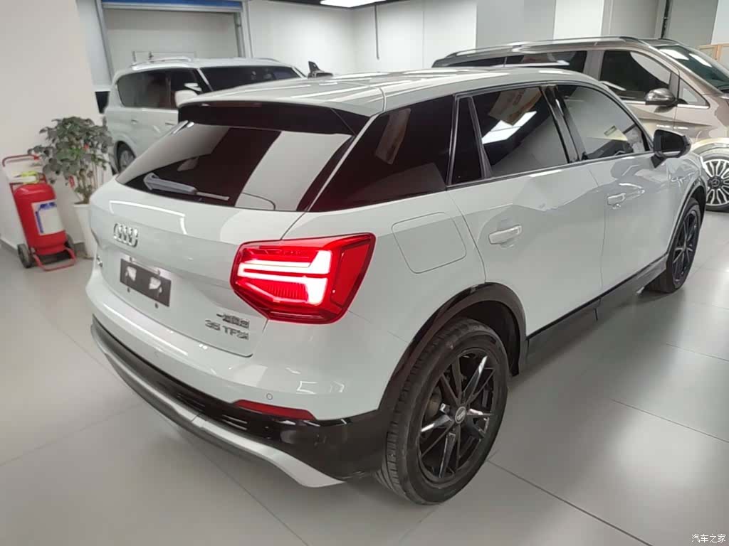 Audi Q2L, 2020 7